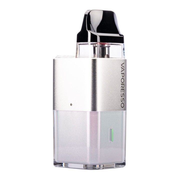 Vaporesso Xros Cube gümüş pod mod cihazı beyaz arka plan üzerinde.