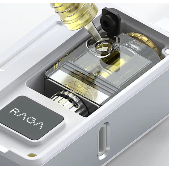 Aspire RAGA AIO Pod Mod beyaz gövde, likit dolumu yakın plan.