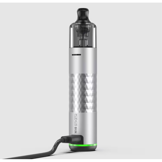 Aspire Flexus Stik Pod Mod gümüş renk, şarj olurken.